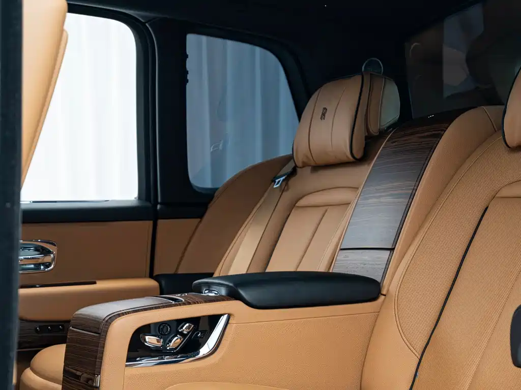 Rolls-Royce Cullinan 2019 — фото 13