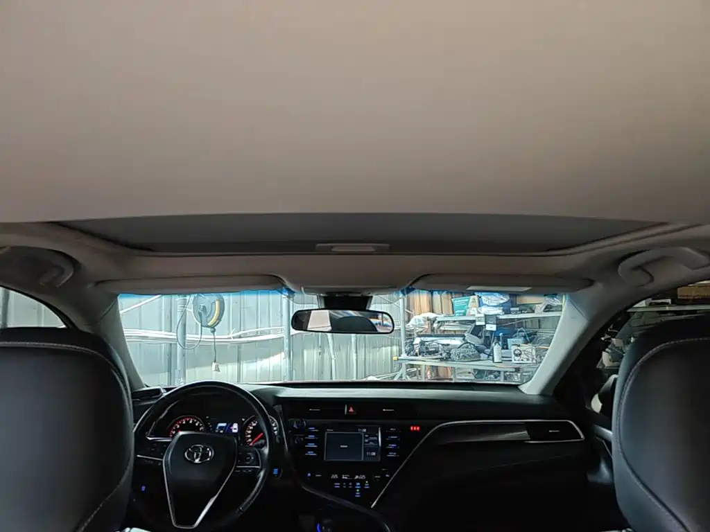 Toyota Camry 2018 — фото 18