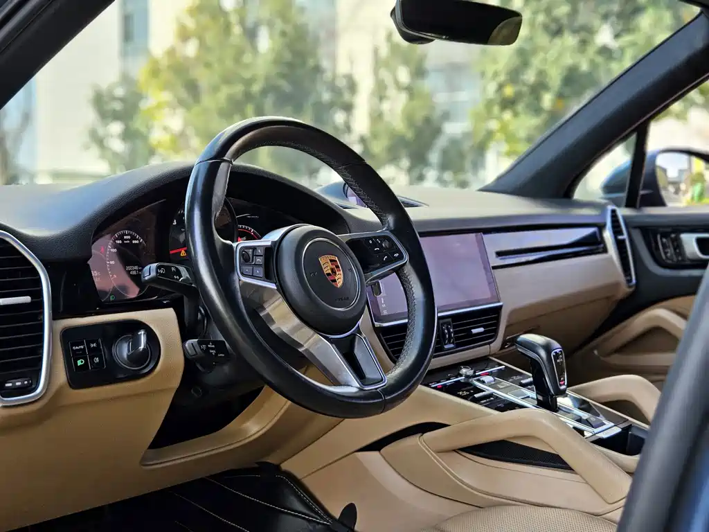 Porsche Cayenne 2018 — фото 17