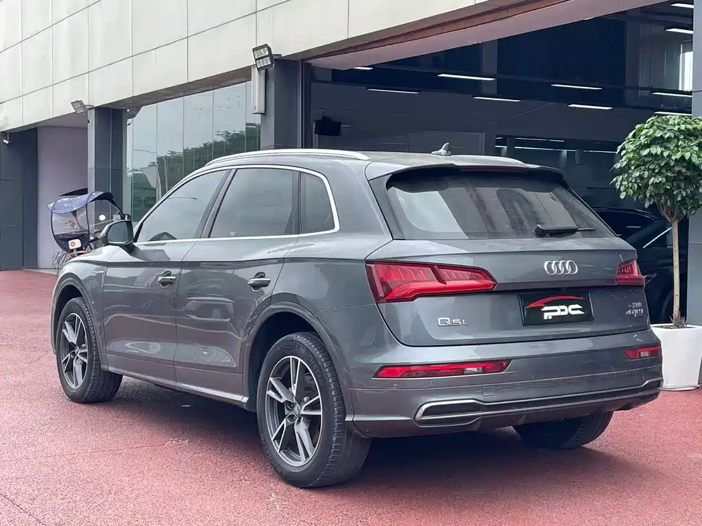 Audi Q5L 2019 — фото 13