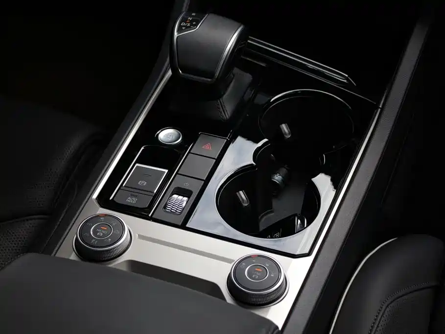 Volkswagen Touareg 2019 — фото 15