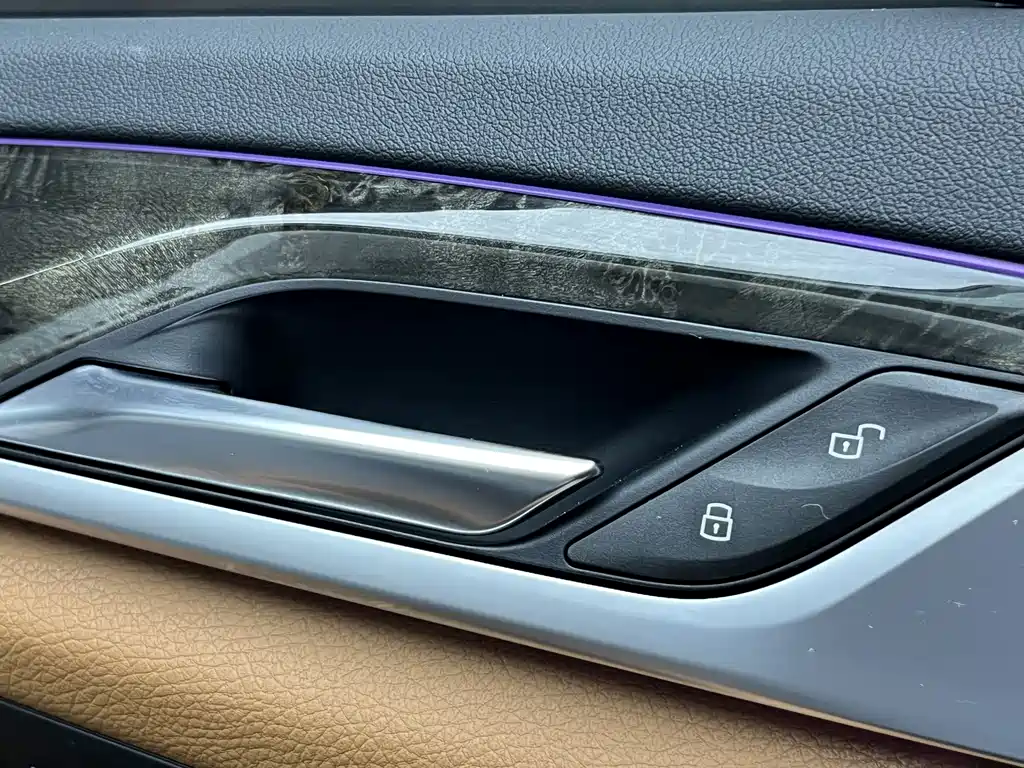 BMW 5 Series 2017 — фото 10