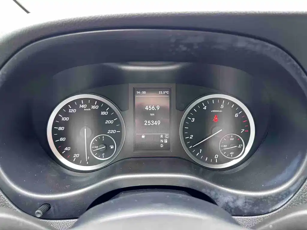Mercedes-Benz Vito 2023 — фото 10