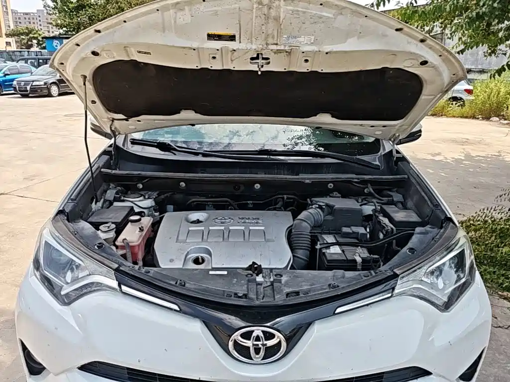Toyota RAV4 2018 — фото 20