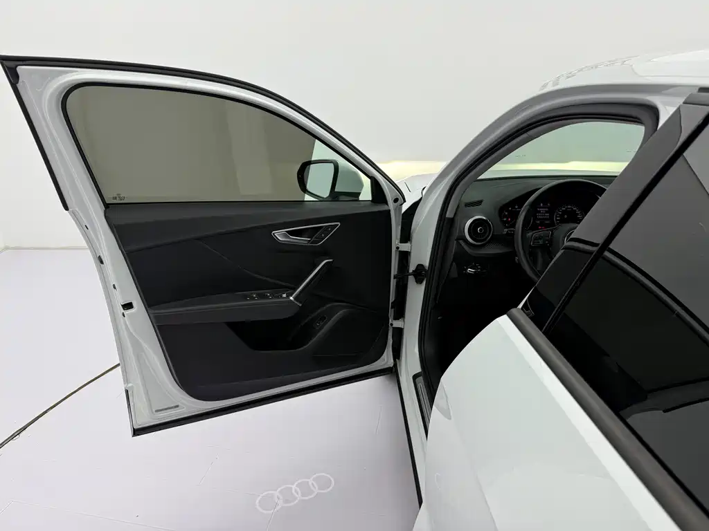 Audi Q2L 2021 — фото 21