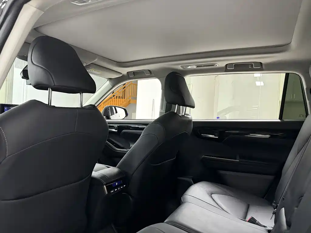 Toyota Highlander 2024 — фото 14