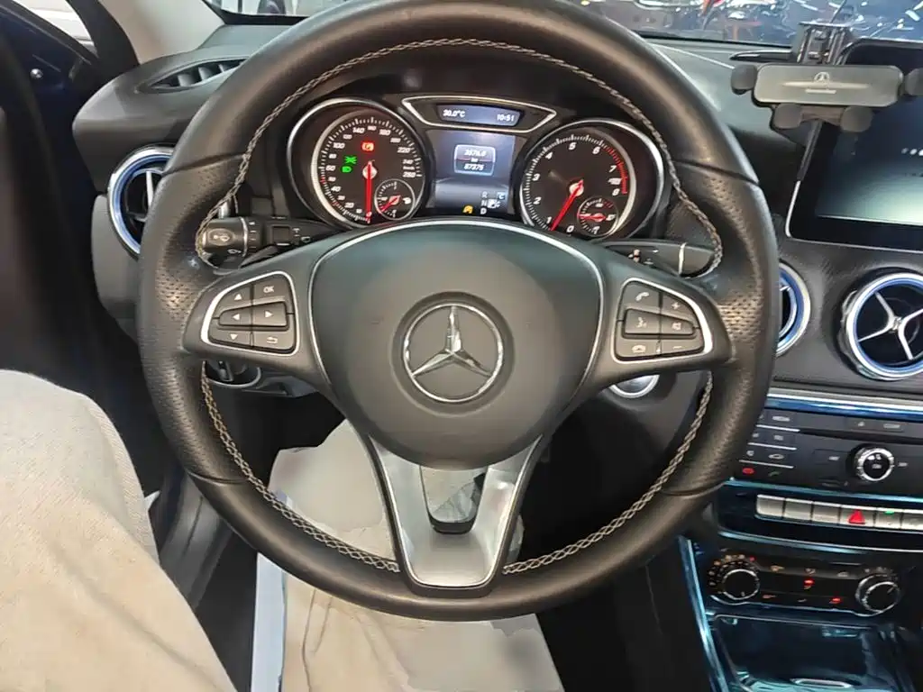 Mercedes-Benz GLA 2018 — фото 11