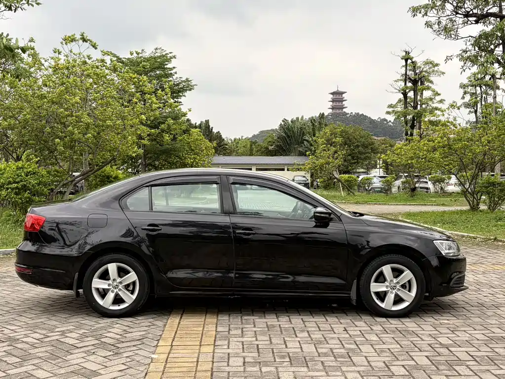 Volkswagen Sagitar 2013