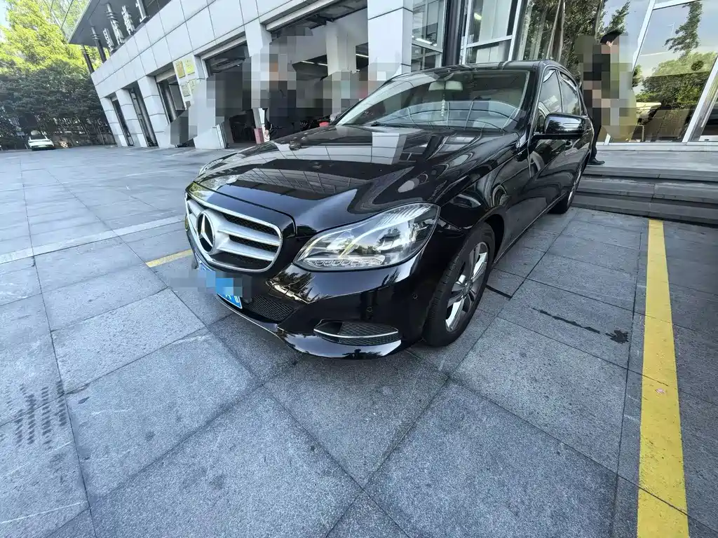 Mercedes-Benz E-Class 2013 — фото 1