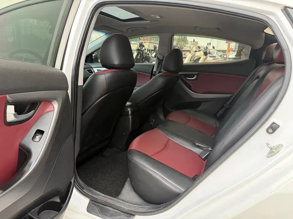 Hyundai Elantra Langdong 2016 — фото 10