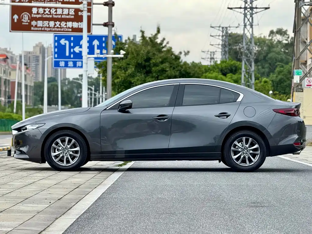 Mazda 3 Axela 2024