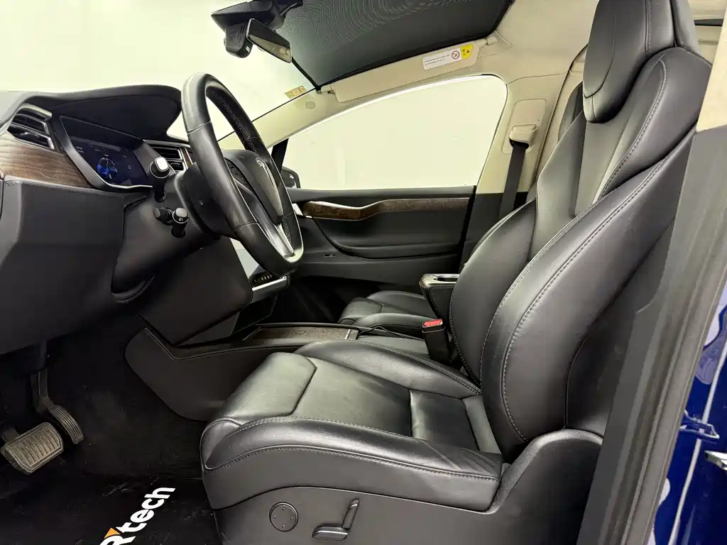 Tesla Model X 2018 — фото 12