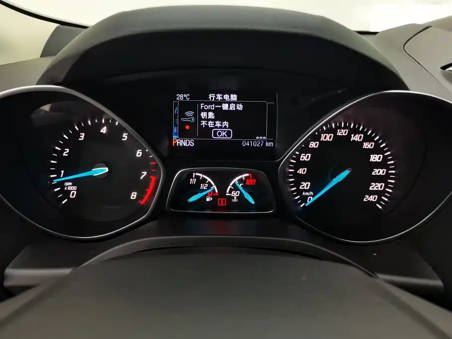Ford Kuga 2015 — фото 14