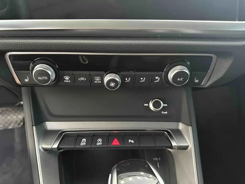 Audi Q3 2023 — фото 12