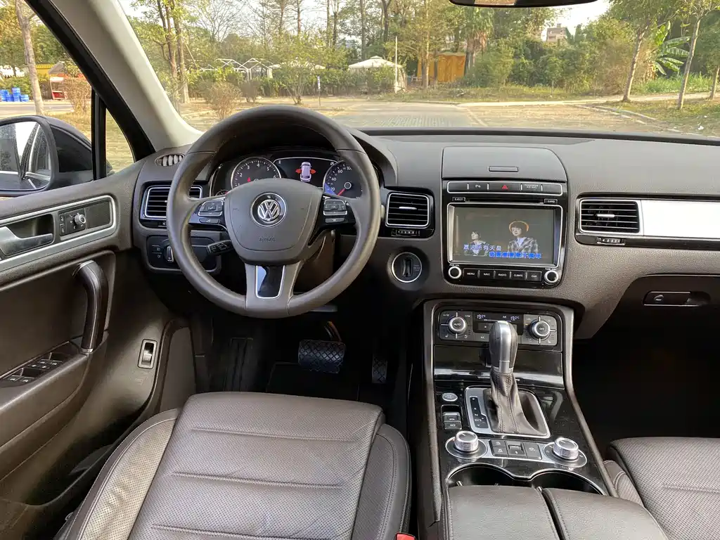 Volkswagen Touareg 2017 — фото 14