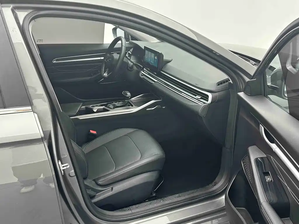 Geely Emgrand 2022