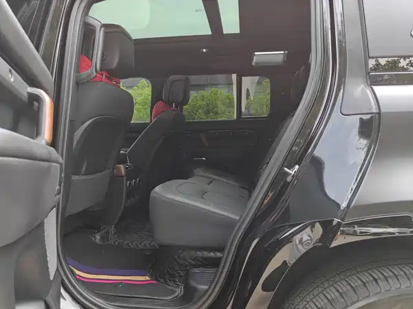 Land Rover Defender 2024