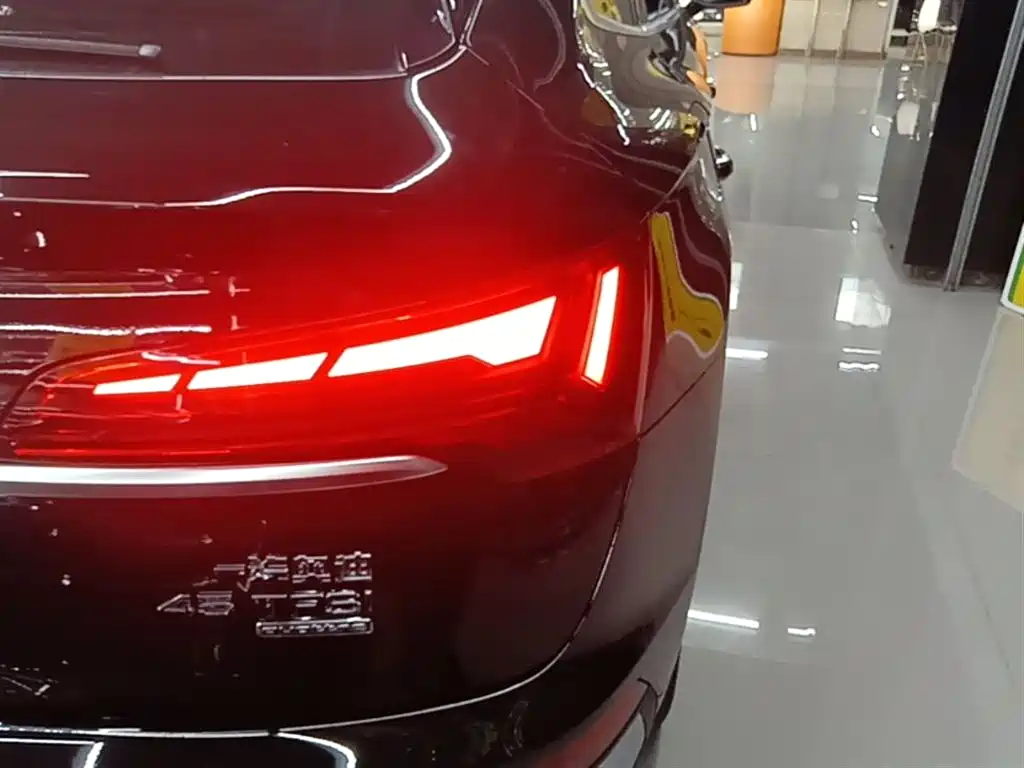 Audi Q5L Sportback 2021 — фото 8