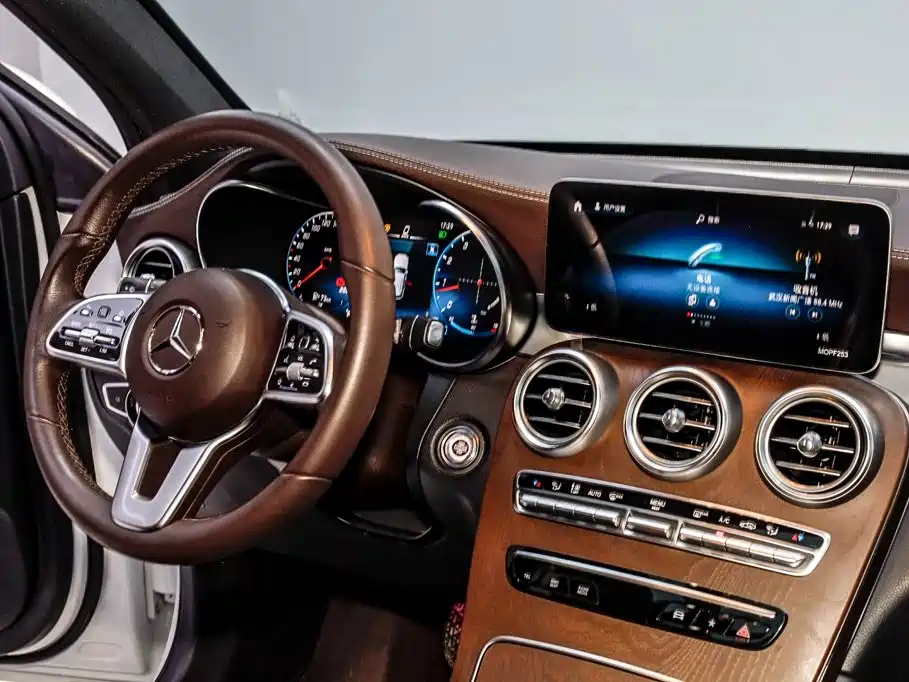 Mercedes-Benz GLC 2020 — фото 29