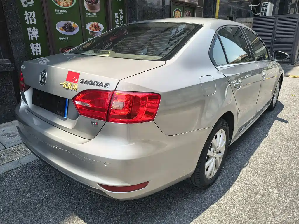 Volkswagen Sagitar 2013