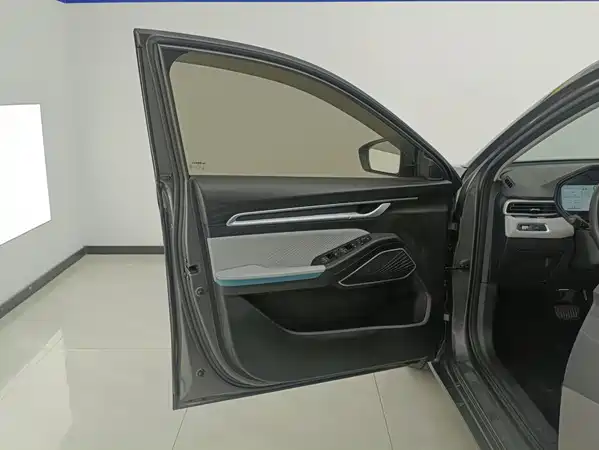 Geely Emgrand 2024