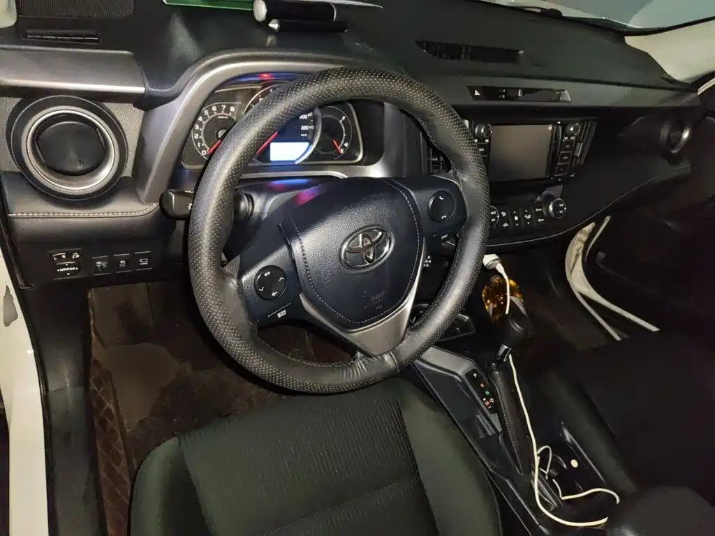 Toyota RAV4 2019 — фото 3