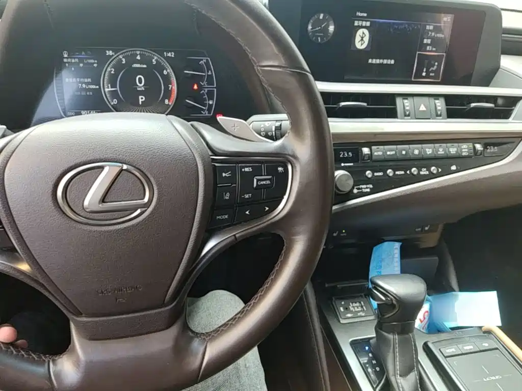 Lexus ES 2020 — фото 10