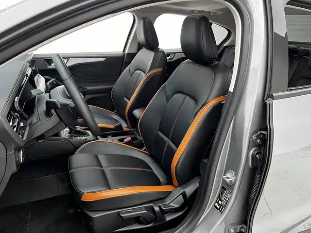 Ford Focus 2023 — фото 18