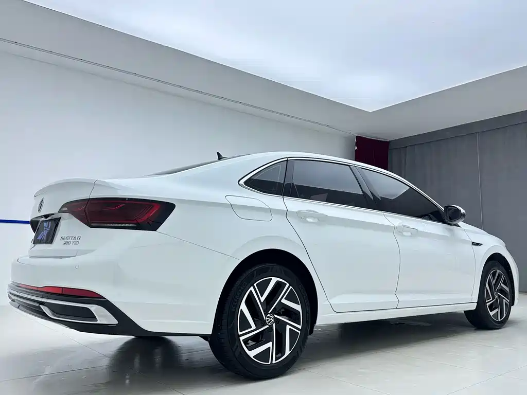 Volkswagen Sagitar 2022