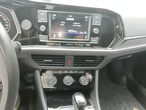 Volkswagen Sagitar 2019