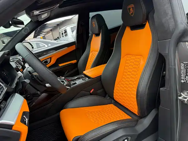 Lamborghini Urus 2021