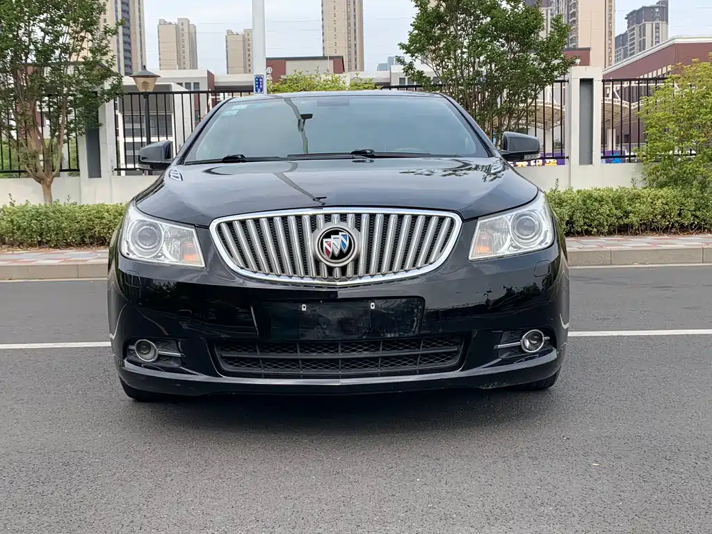 Buick LaCrosse 2011 — фото 2