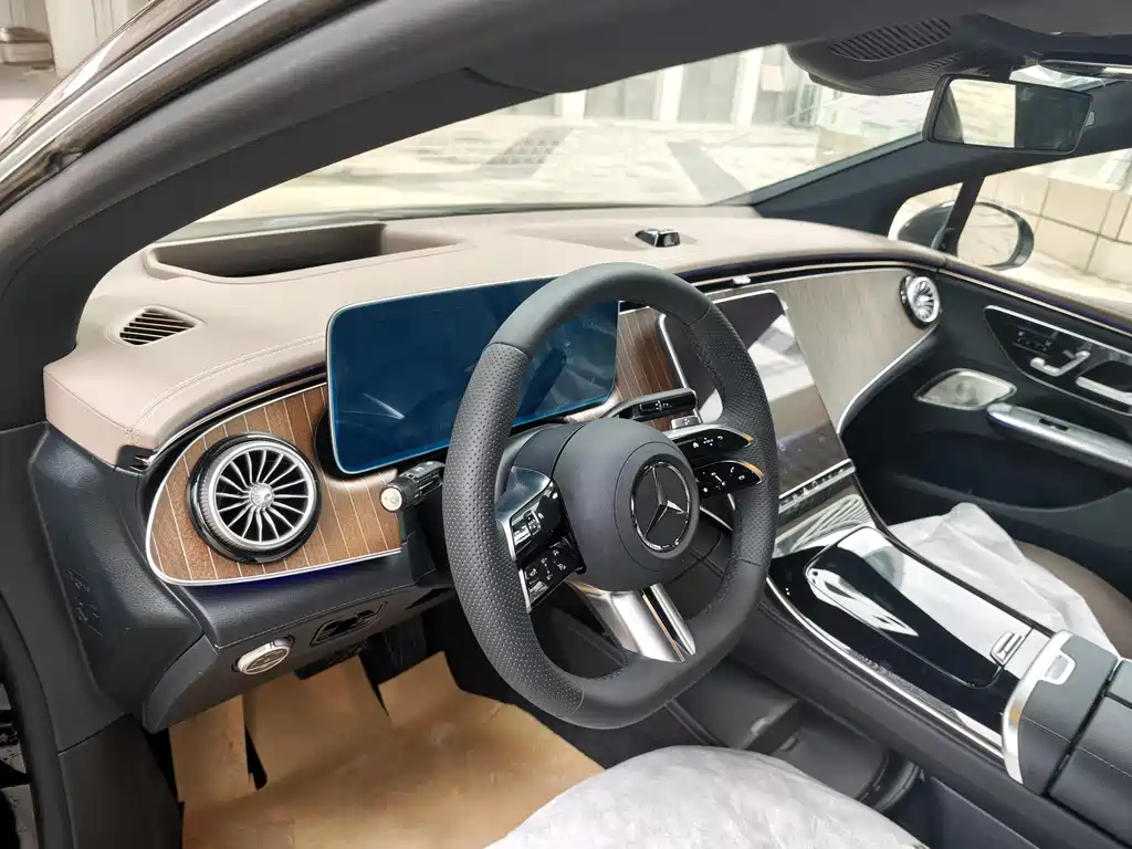 Mercedes-Benz EQE 2025 — фото 10