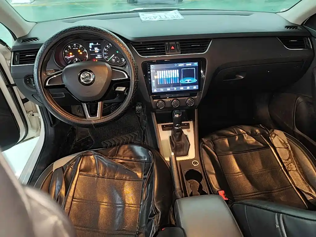 Skoda Octavia 2016 — фото 10