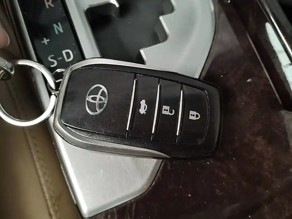 Toyota Camry 2016 — фото 13