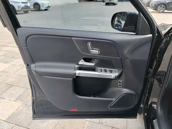 Mercedes-Benz GLB 2024