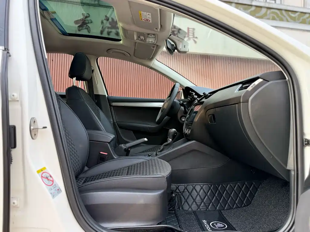 Skoda Octavia 2019 — фото 10