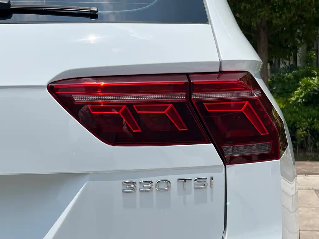 Volkswagen Tiguan L 2023 — фото 10
