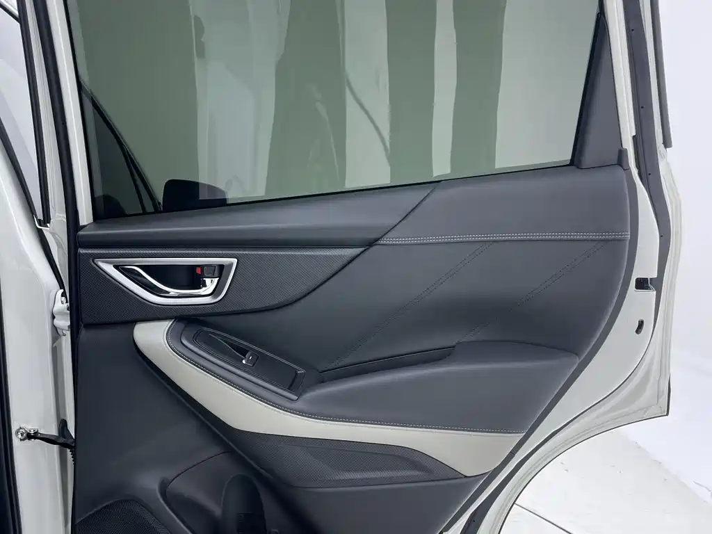 Subaru Forester 2023 — фото 20