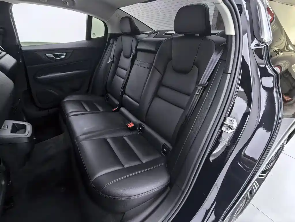 Volvo S60 2021 — фото 16