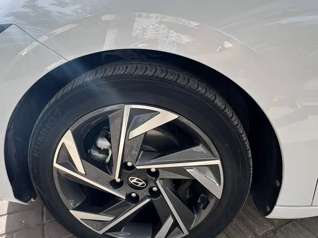 Hyundai Elantra 2023 — фото 15