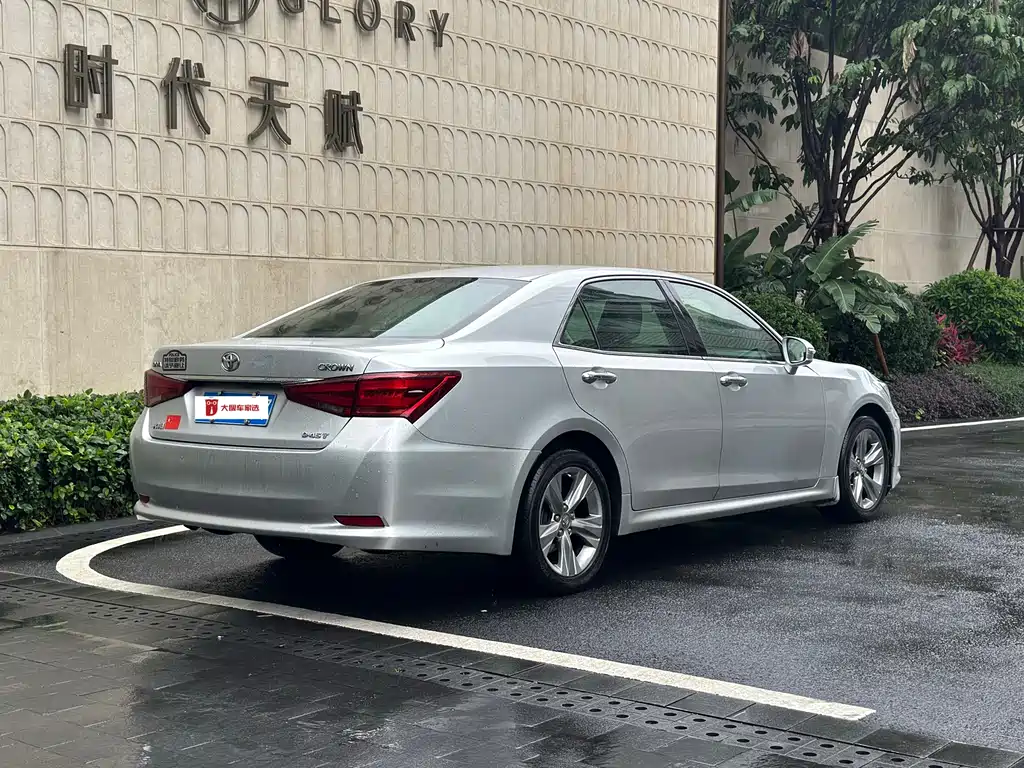 Toyota Crown 2016 — фото 7
