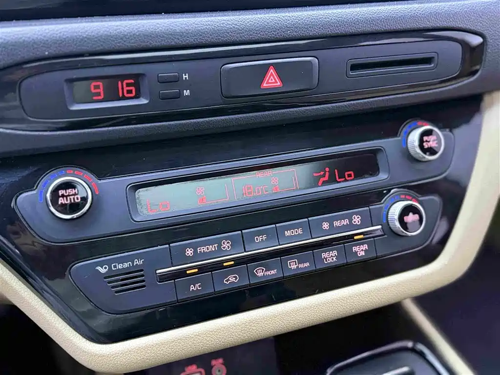 Kia Carnival 2017 — фото 11