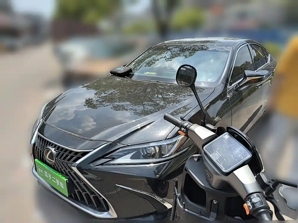 Lexus ES 2023 — фото 1