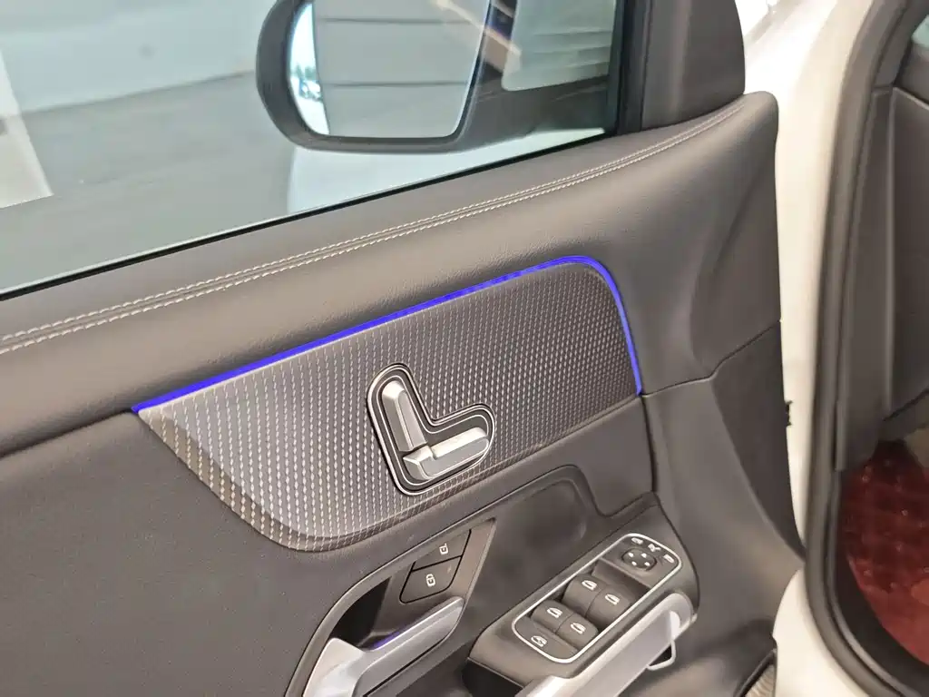 Mercedes-Benz GLB 2023 — фото 12