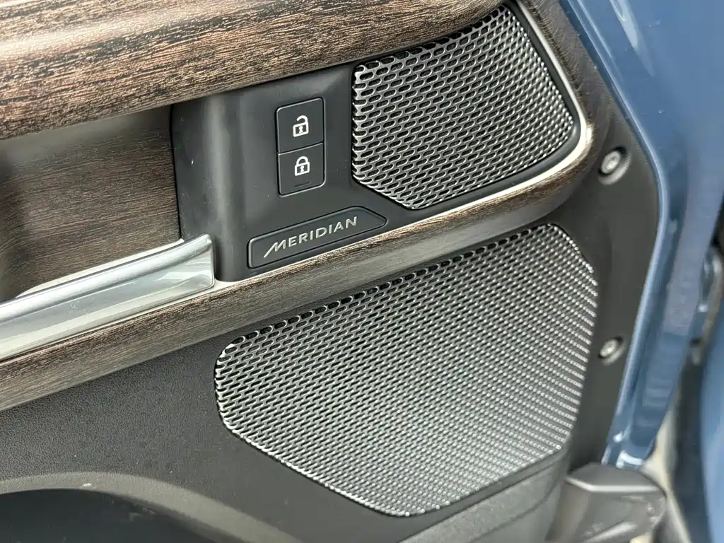 Land Rover Defender 2022 — фото 13