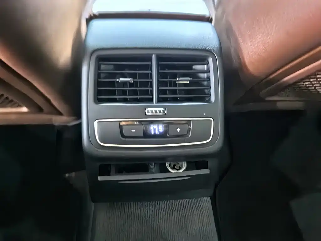 Audi A4L 2017 — фото 17
