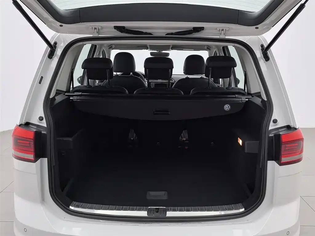 Volkswagen Touran 2017 — фото 16