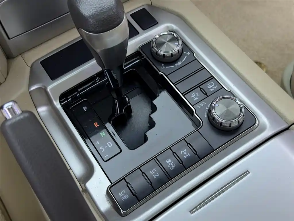 Toyota Land Cruiser 2018 — фото 14