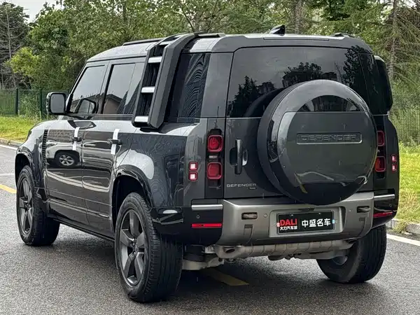 Land Rover Defender 2023